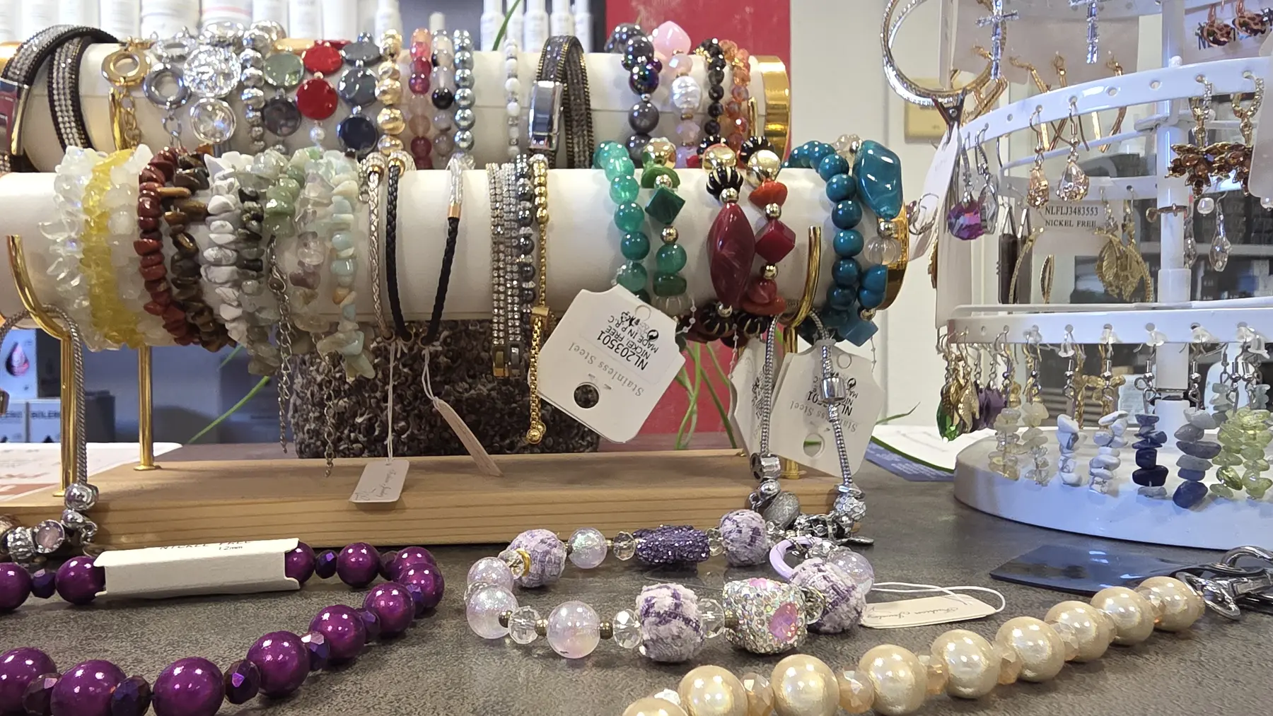 Schmuck und Accessoires im Salon