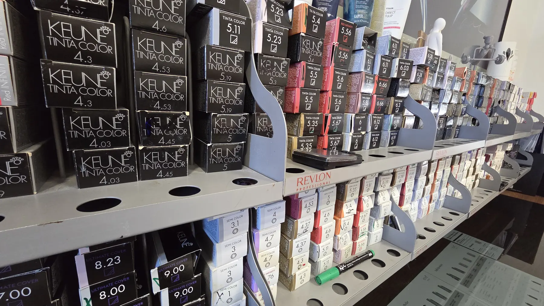 Professionelle Keune-Haarfarben im Salon